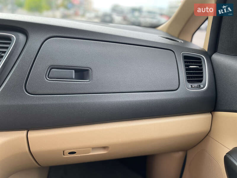 Минивэн Kia Sedona 2017 в Киеве