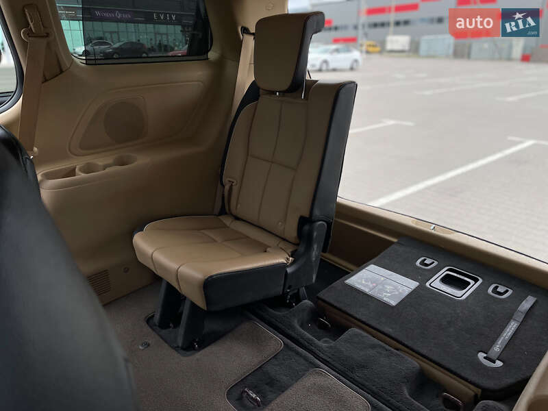 Минивэн Kia Sedona 2017 в Киеве