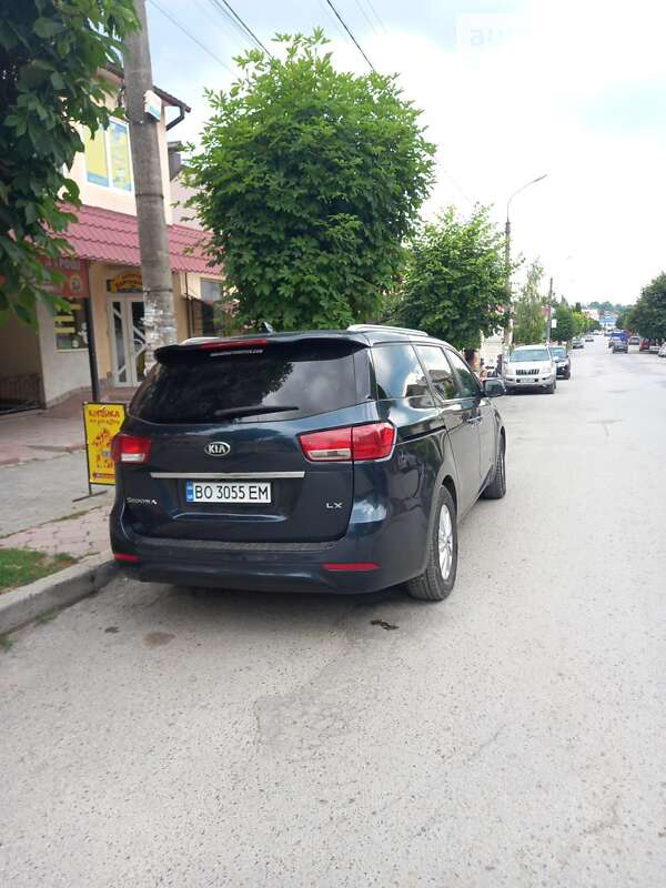 Минивэн Kia Sedona 2015 в Гусятине