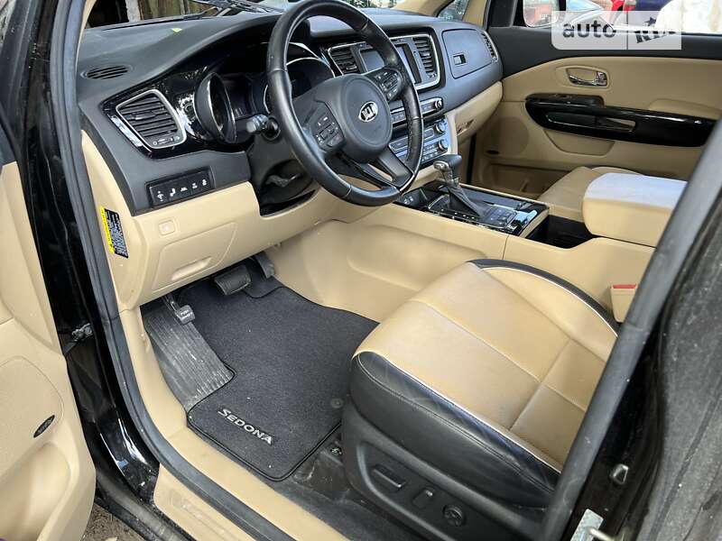 Минивэн Kia Sedona 2017 в Львове