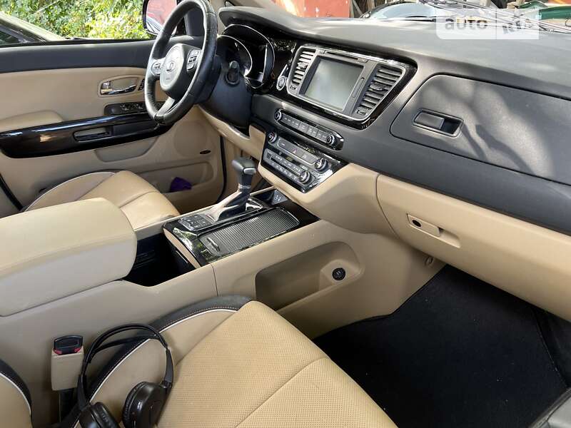 Минивэн Kia Sedona 2017 в Львове