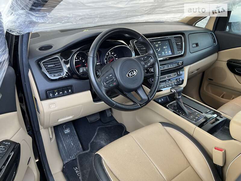 Минивэн Kia Sedona 2017 в Львове