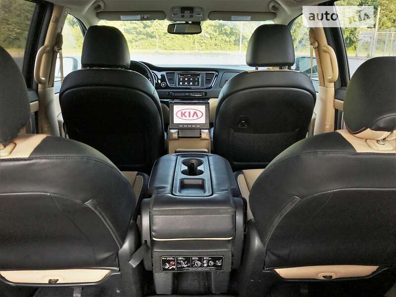 Минивэн Kia Sedona 2017 в Львове