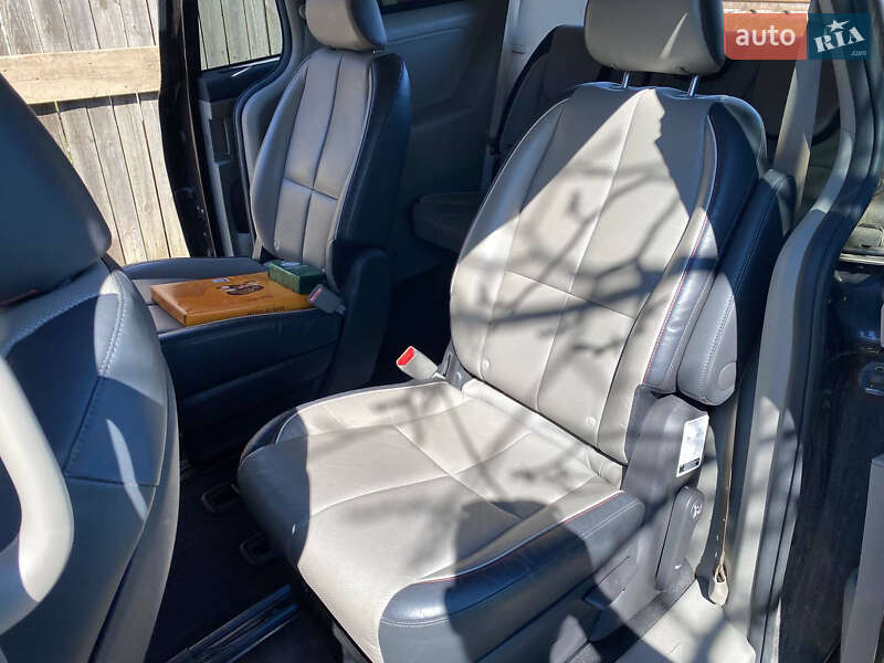 Мінівен Kia Sedona 2016 в Одесі фото 27 Мінівен Kia Sedona 2016 в Одесі