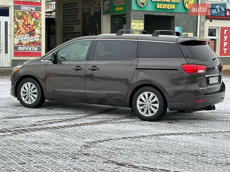Мінівен Kia Sedona 2016 в Стрию