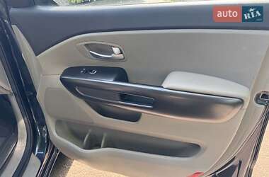 Минивэн Kia Sedona 2014 в 
