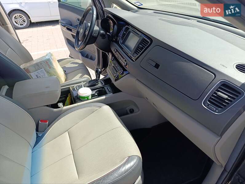 Мінівен Kia Sedona 2014 в Дрогобичі