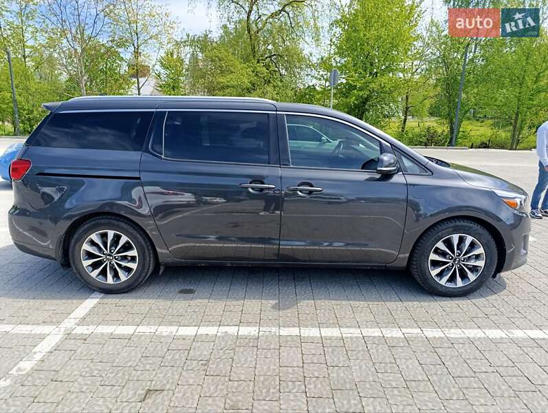 Мінівен Kia Sedona 2014 в Дрогобичі