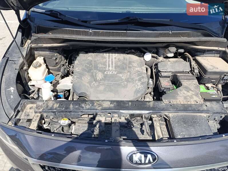 Мінівен Kia Sedona 2014 в Дрогобичі