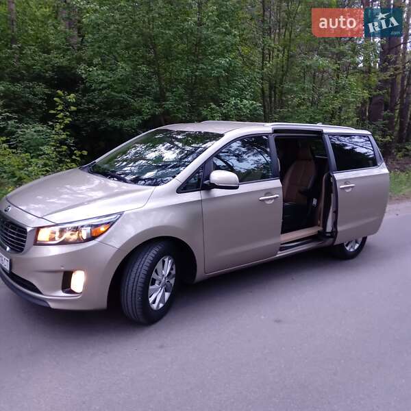 Мінівен Kia Sedona 2016 в 