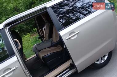 Мінівен Kia Sedona 2016 в 
