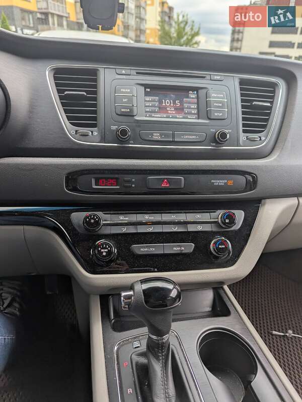 Мінівен Kia Sedona 2015 в Києві
