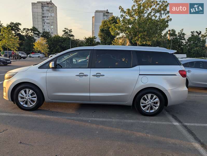 Мінівен Kia Sedona 2015 в Києві