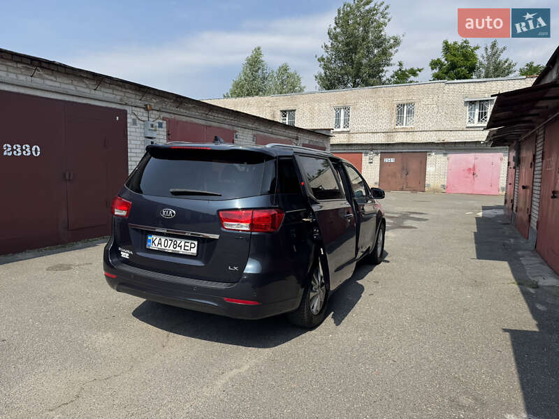 Минивэн Kia Sedona 2015 в Киеве