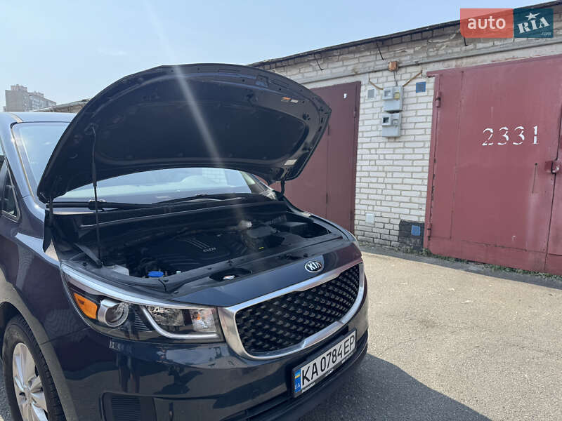 Минивэн Kia Sedona 2015 в Киеве