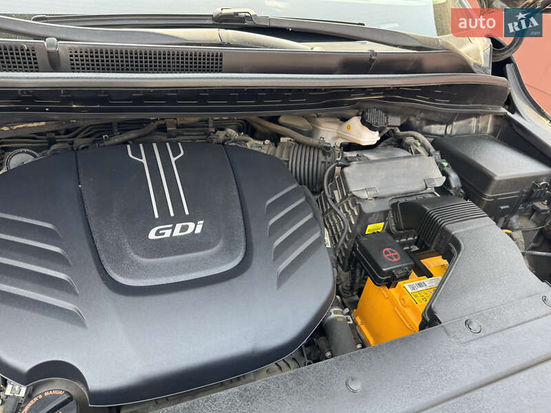 Минивэн Kia Sedona 2015 в Киеве