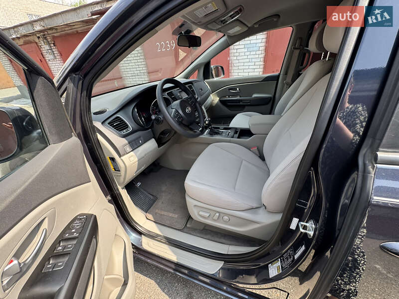 Минивэн Kia Sedona 2015 в Киеве