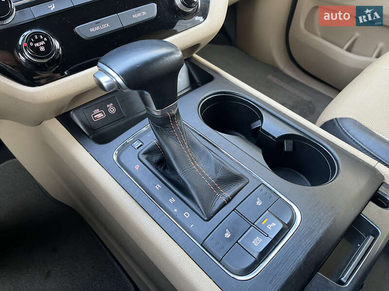 Мінівен Kia Sedona 2016 в Києві фото 14 Мінівен Kia Sedona 2016 в Києві