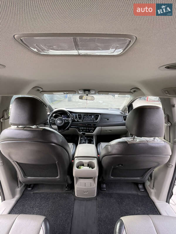 Минивэн Kia Sedona 2016 в Черновцах