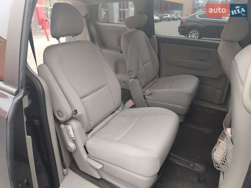 Минивэн Kia Sedona 2015 в Киеве