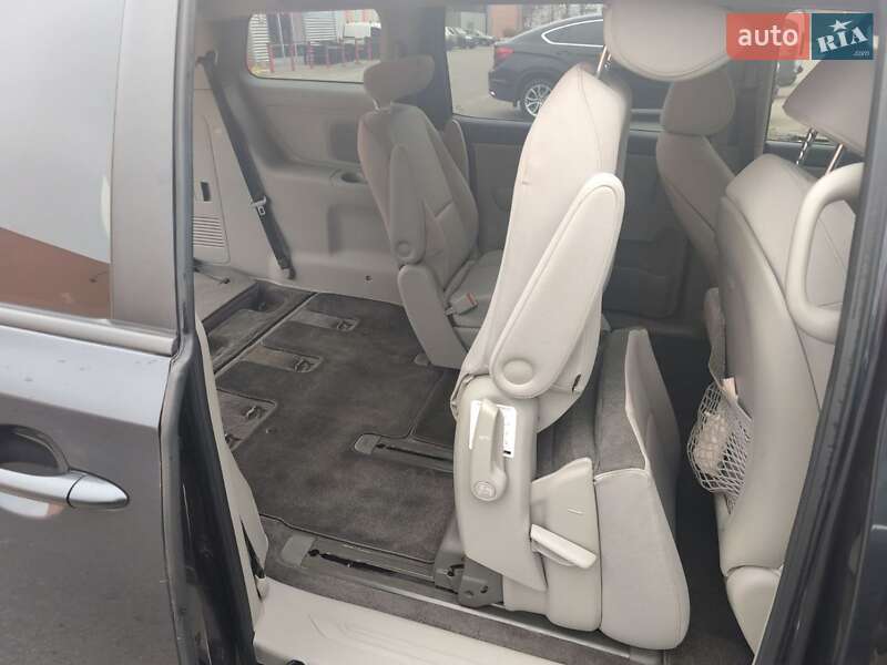 Минивэн Kia Sedona 2015 в Киеве