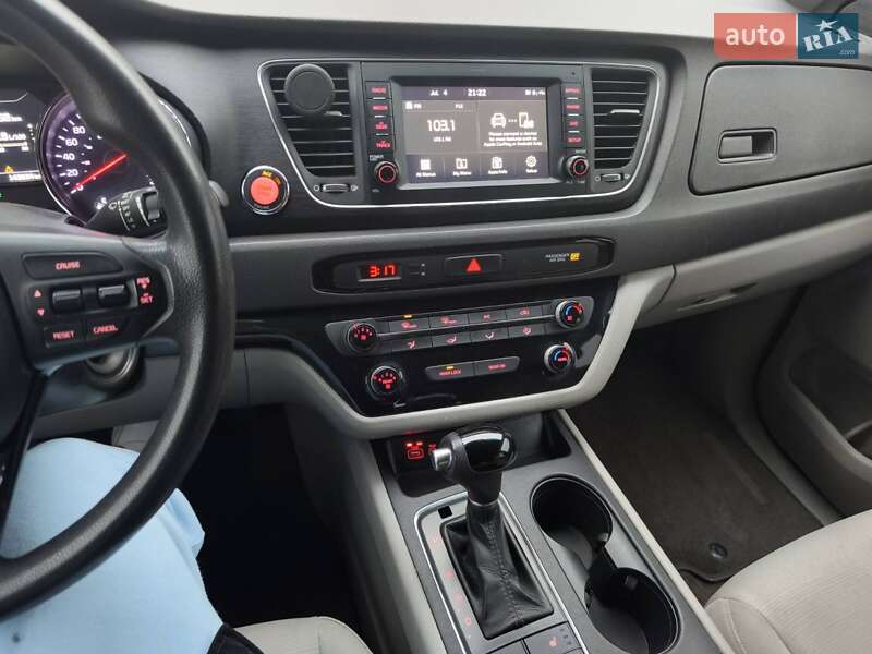 Минивэн Kia Sedona 2015 в Киеве