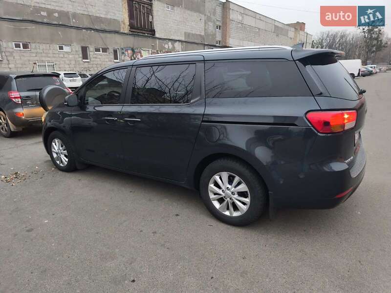 Минивэн Kia Sedona 2015 в Киеве
