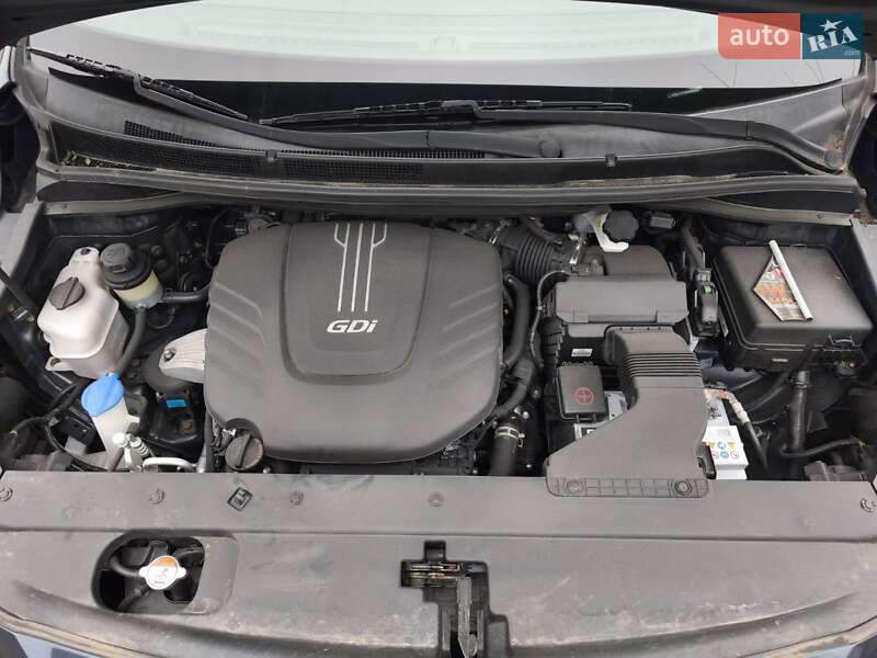 Минивэн Kia Sedona 2015 в Киеве