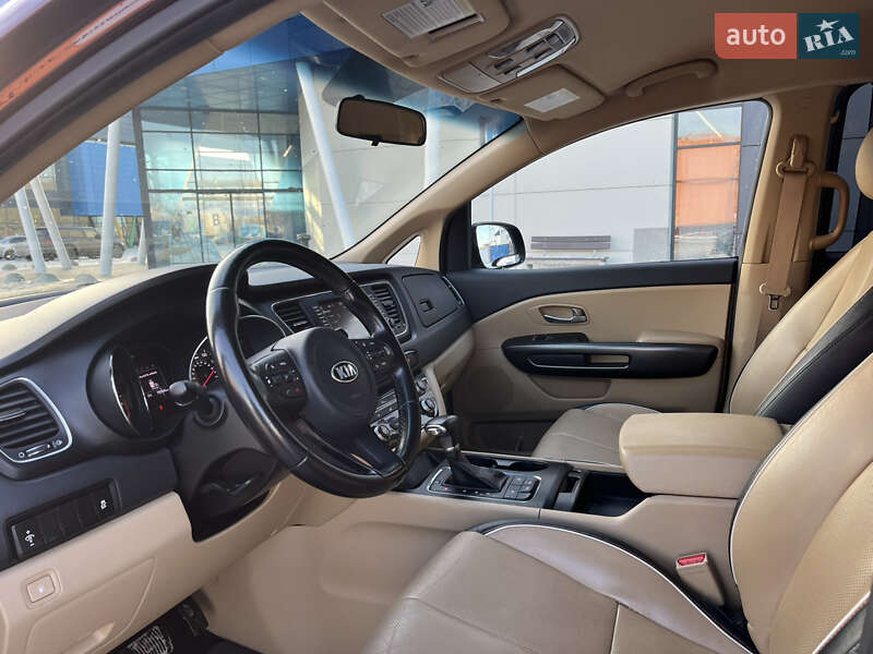 Мінівен Kia Sedona 2016 в Києві