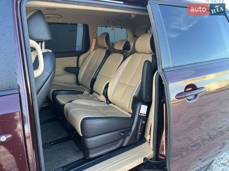 Мінівен Kia Sedona 2016 в Києві