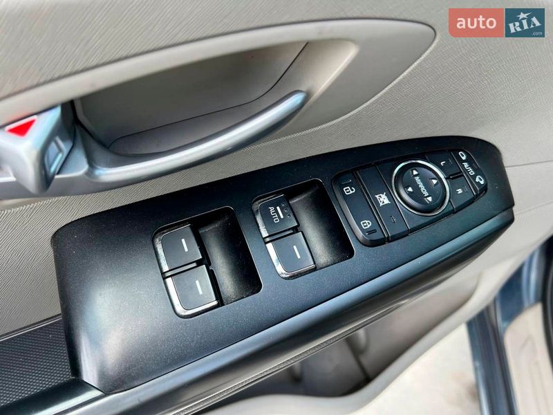 Минивэн Kia Sedona 2015 в Львове