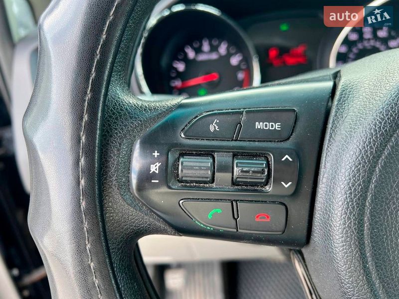 Минивэн Kia Sedona 2015 в Львове