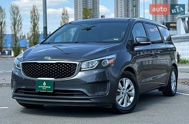 Минивэн Kia Sedona 2017 в Киеве