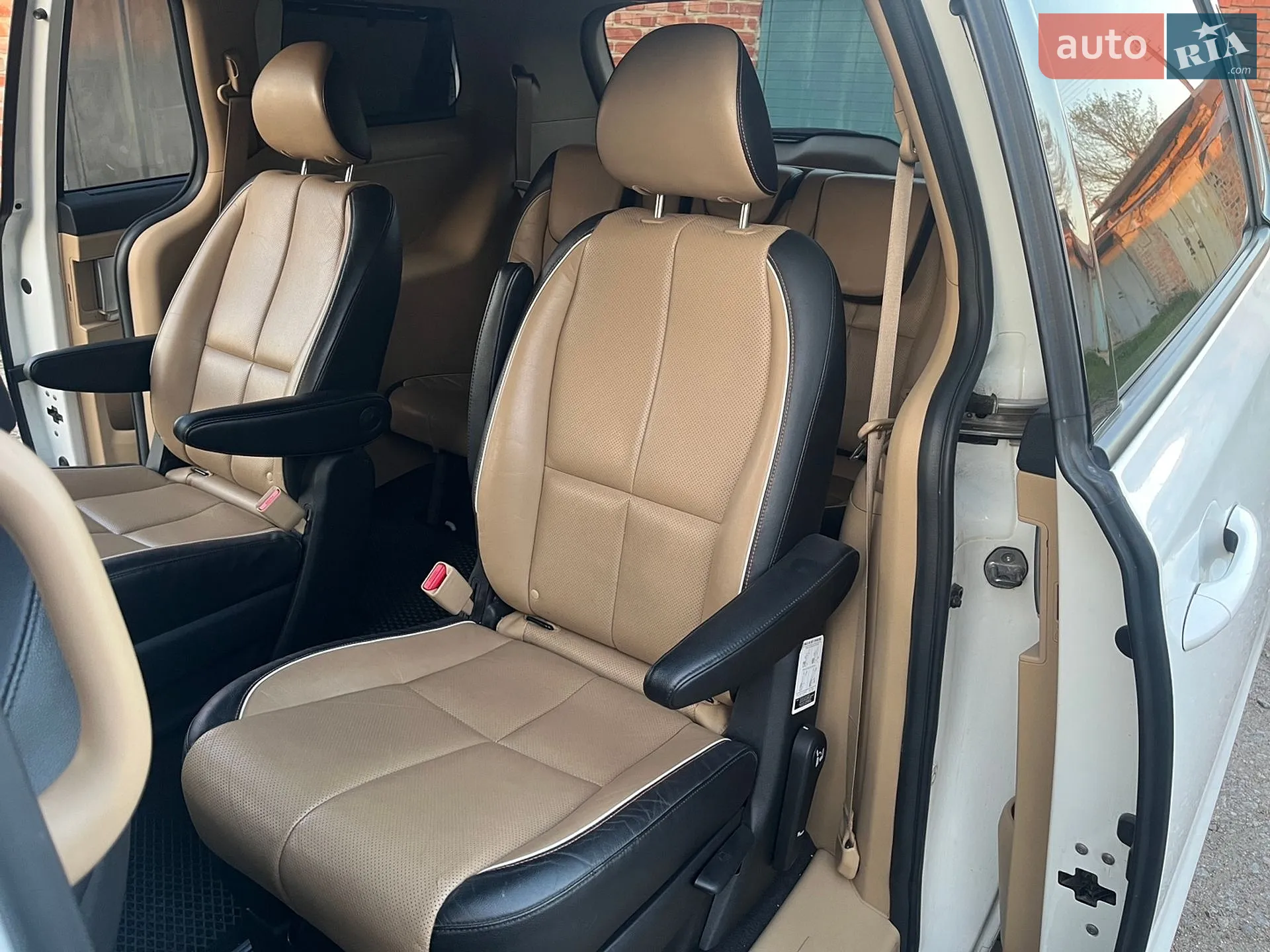 2015 Kia Sedona - мініатюра 16