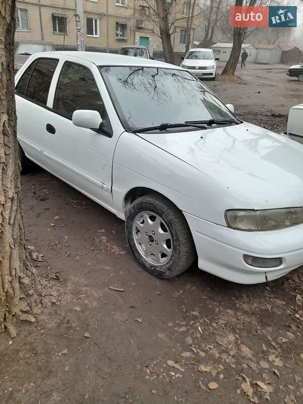 Седан Kia Sephia 1997 в Днепре