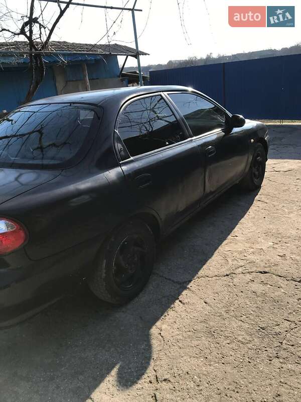 Седан Kia Sephia 1998 в Татарбунарах