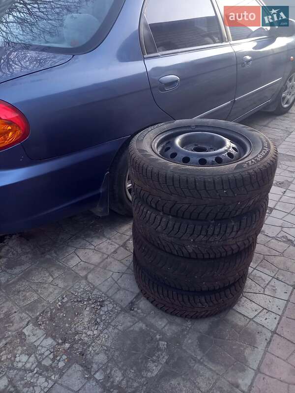 Седан Kia Sephia 2003 в Днепре