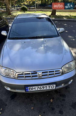 Седан Kia Sephia 2003 в Южном