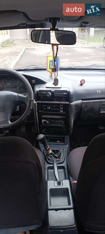 Седан Kia Sephia 1993 в Дубно