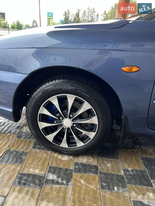 Седан Kia Sephia 2003 в Тернополі