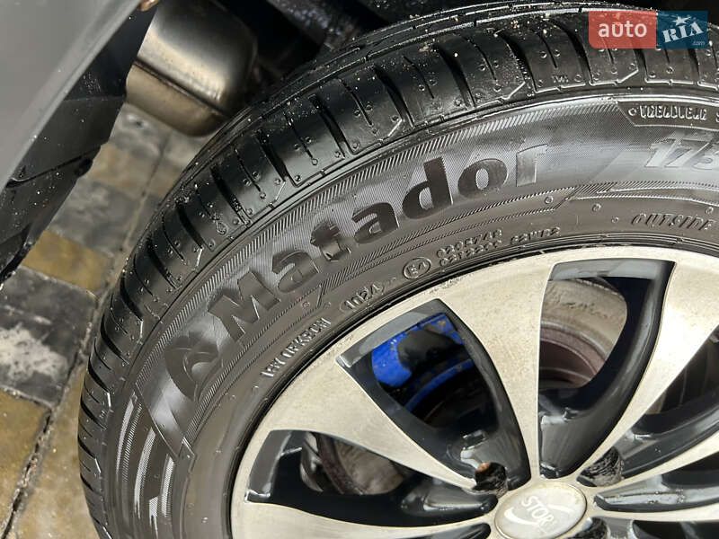 Седан Kia Sephia 2003 в Тернополі