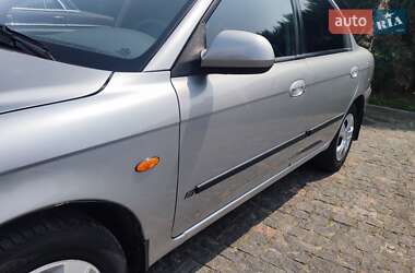 Седан Kia Sephia 2004 в 