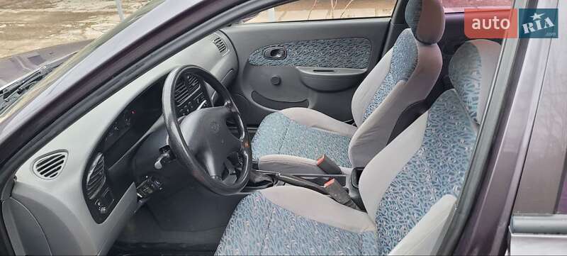 Седан Kia Sephia 1998 в Херсоне