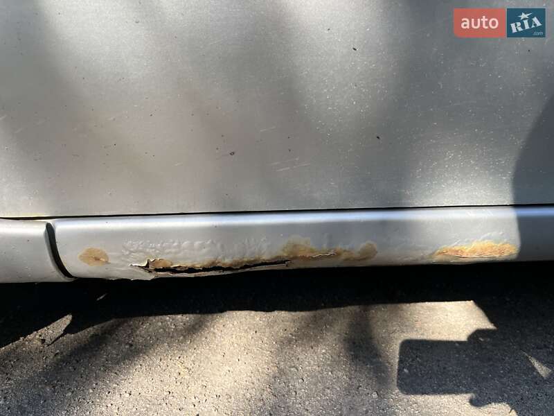 Седан Kia Sephia 2003 в Павлограде