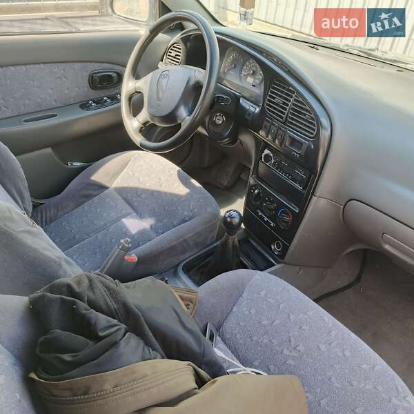 Седан Kia Sephia 2003 в Ічні