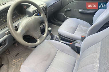 Седан Kia Sephia 1994 в  фото 6 Седан Kia Sephia 1994 в