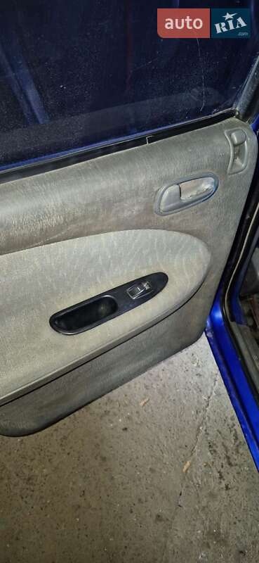 Седан Kia Sephia 1996 в Мироновке