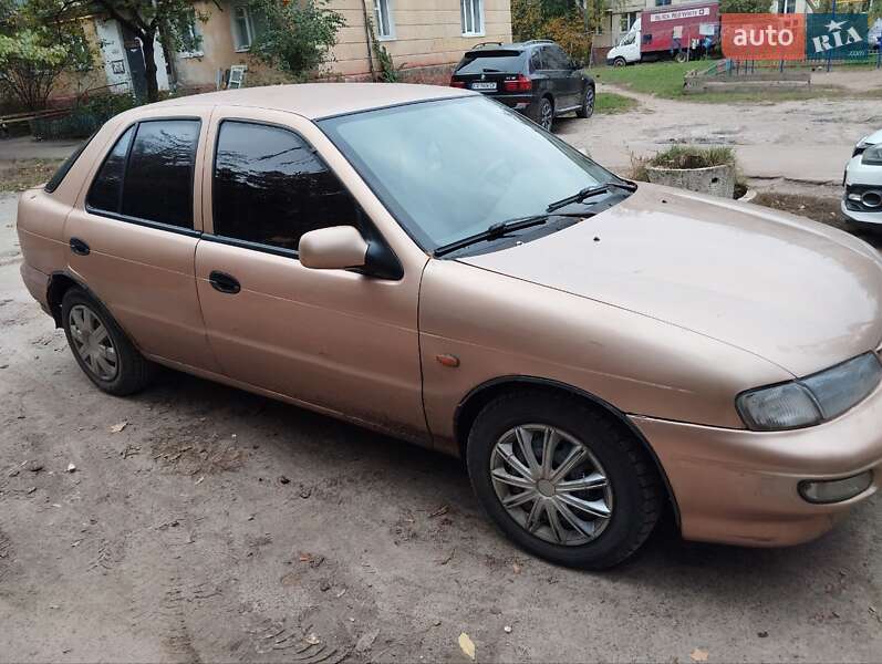 Седан Kia Sephia 1996 в Чернигове