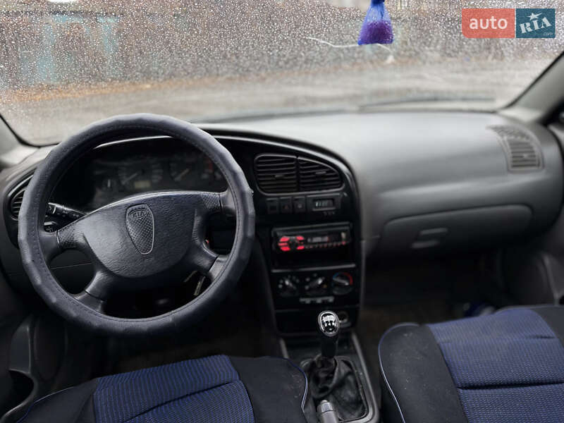 Седан Kia Sephia 2003 в Днепре