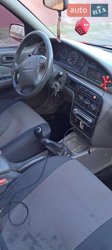 Седан Kia Sephia 1998 в Ромнах